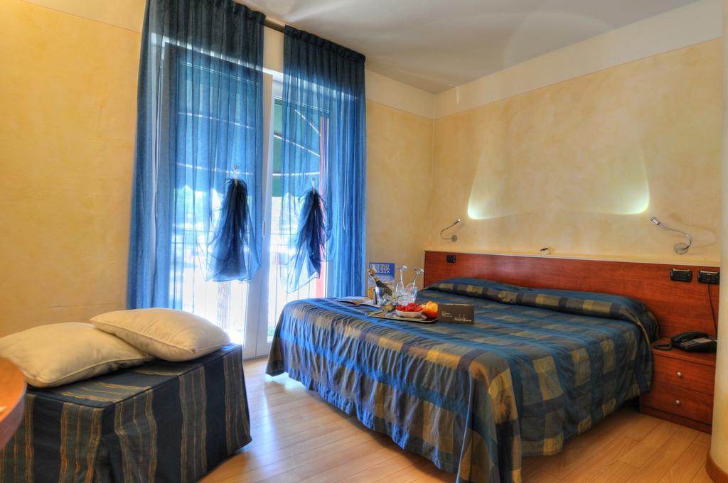 Hotel Savoia Lignano Sabbiadoro Exterior photo