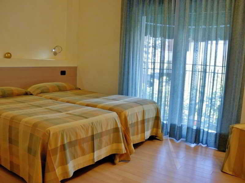 Hotel Savoia Lignano Sabbiadoro Exterior photo